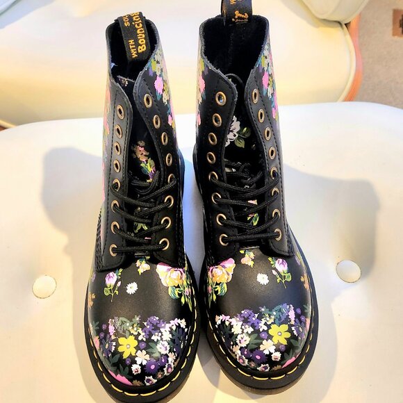 NEW Women Boots DOC DR Martens Size Flowered with Black